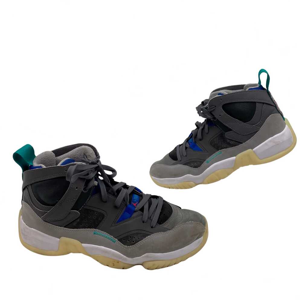 Jordan Gray Jumpman Two Trey Sneakers | Mens 10.5